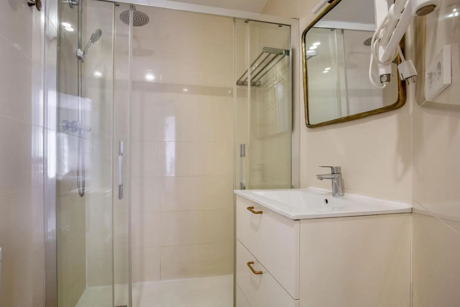 Poble Sec 3Br W Balcony Mountain Views Bcn-109 Apartman Barcelona